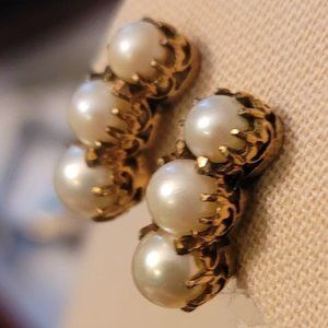 Screw back pearls